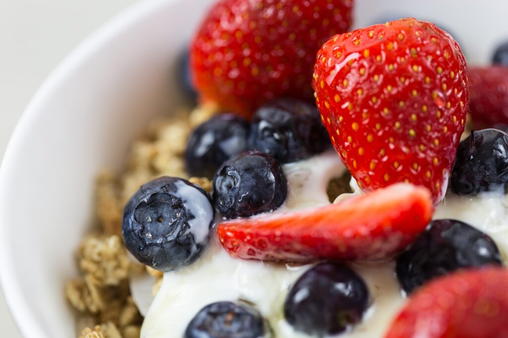 yogurt, granola, cereal-2673708.jpg